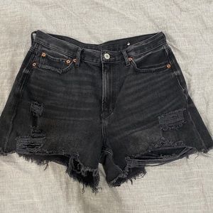 American Eagle Outfitters Distressed 90s Boyfriend Short